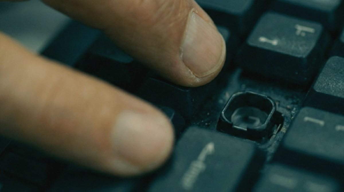 Imágenes de la campaña 'Under Control', producida mediante herramientas de inteligencia artificial.